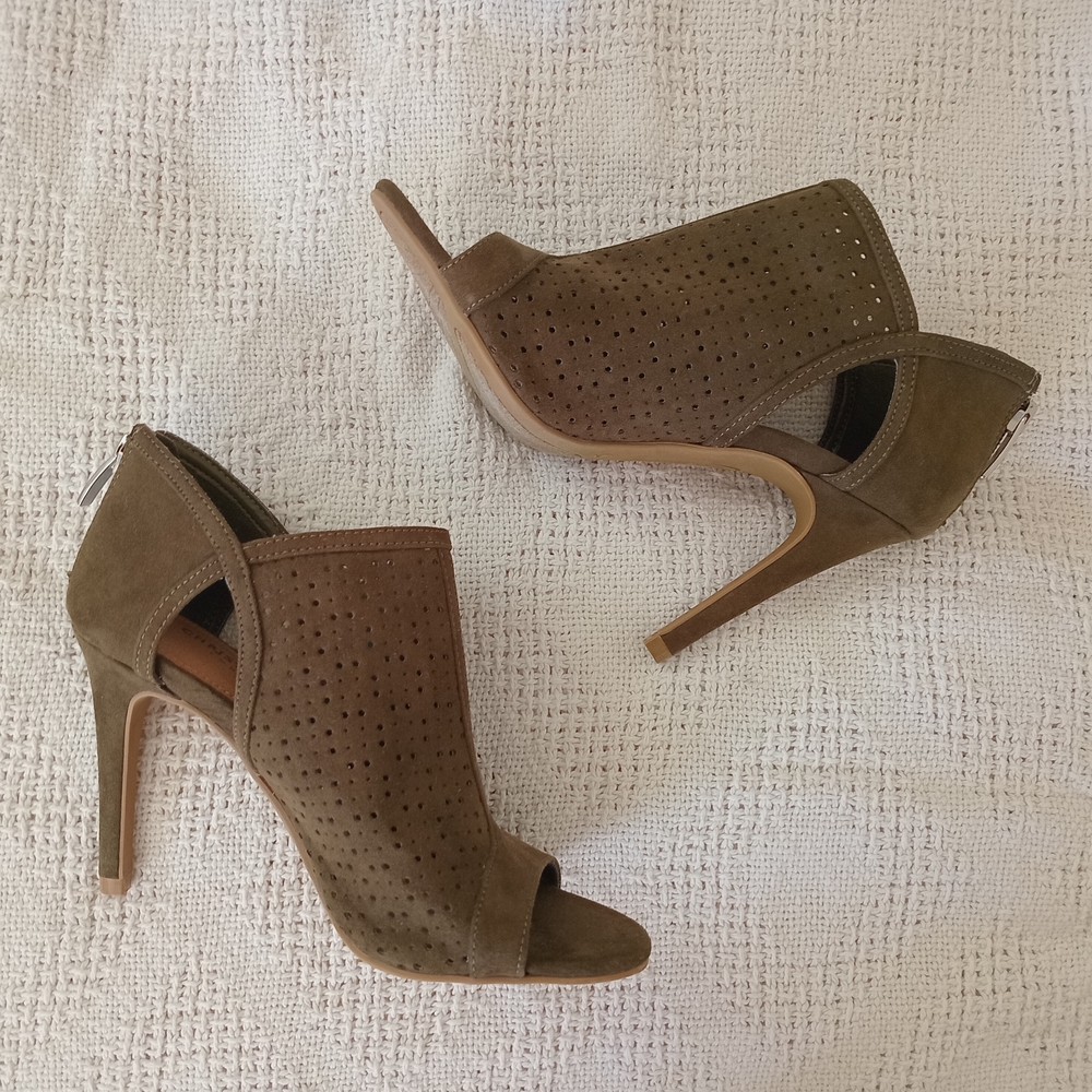 Christian Siriano Khaki Perforated Heels